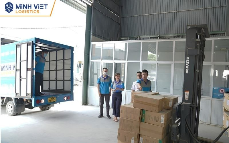 Không gian chờ xe và điều kiện bốc dỡ hàng hóa